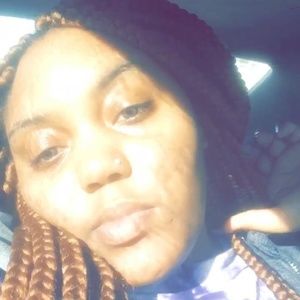 Meet your Posher, Dominique